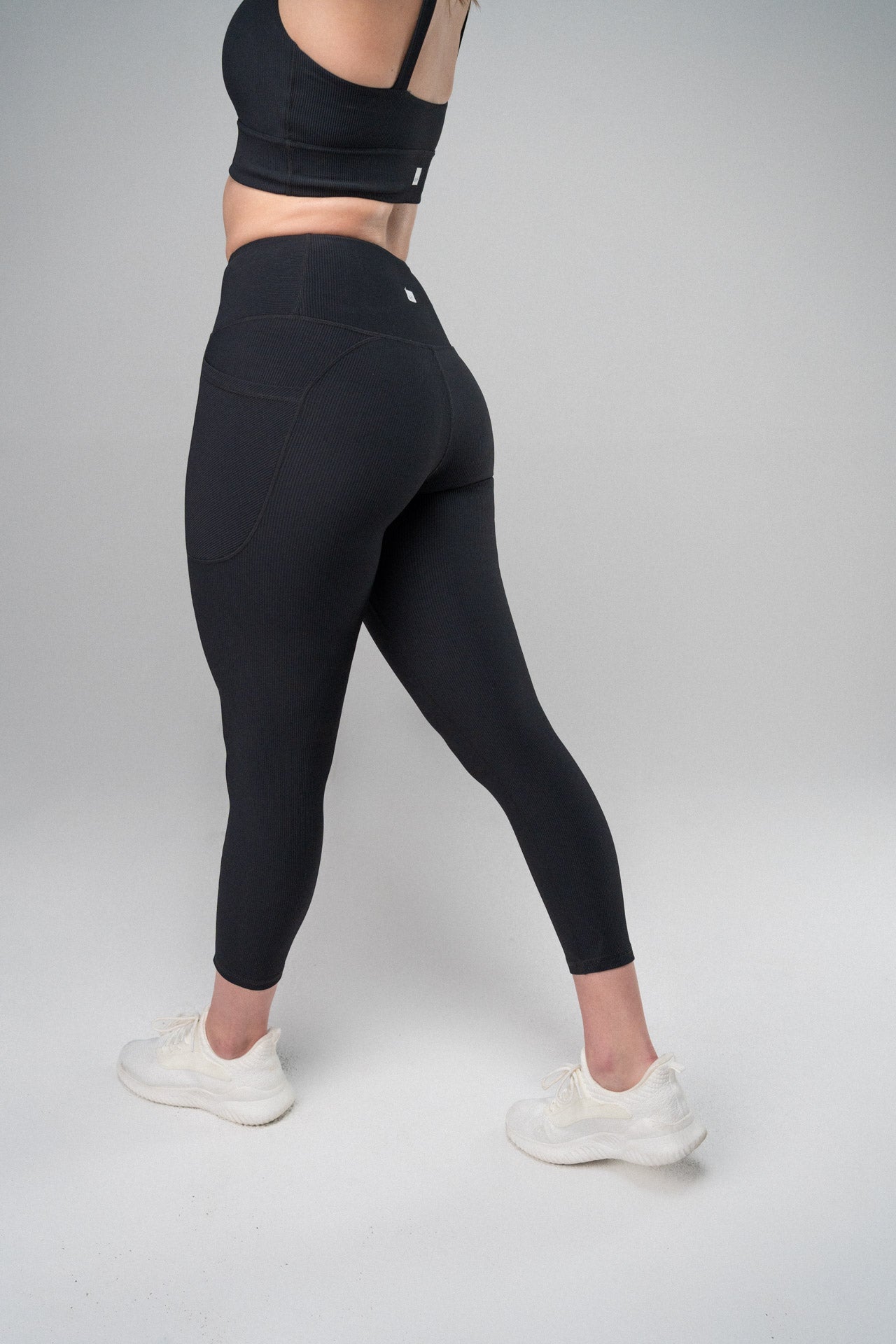 Jackie is 5'7, Waist 29", Wearing Medium